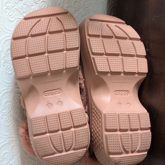 Like New Crocs Stomp Quilted Platform Clogs Peach Sz. 10 Women's - Picture 5 of 5